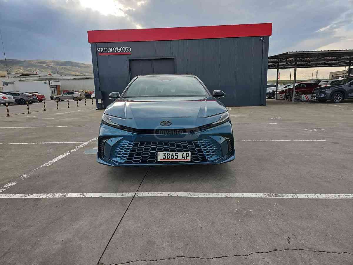 Toyota Camry 2025 — photo 2