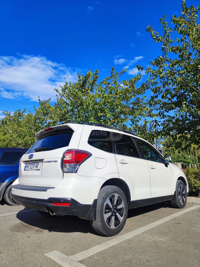 Subaru Forester 2018 — photo 2