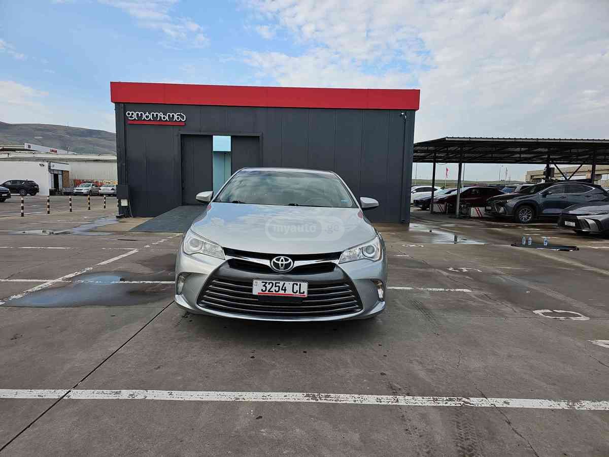 Toyota Camry 2015 — photo 2