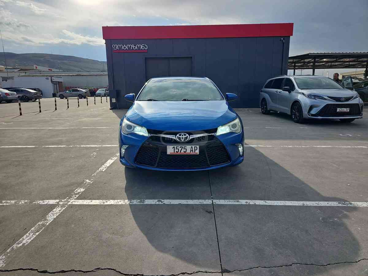 Toyota Camry 2017 — photo 2