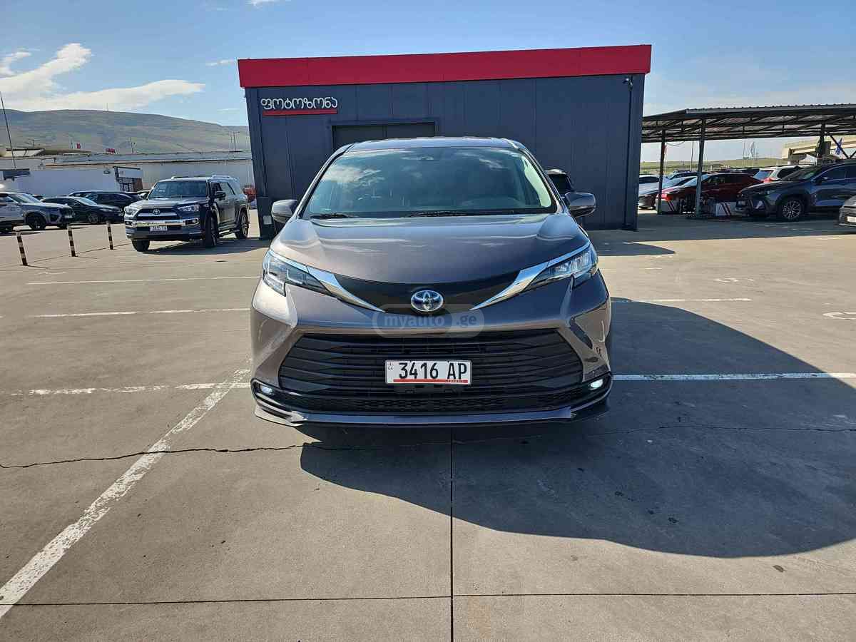 Toyota Sienna 2021 — photo 2