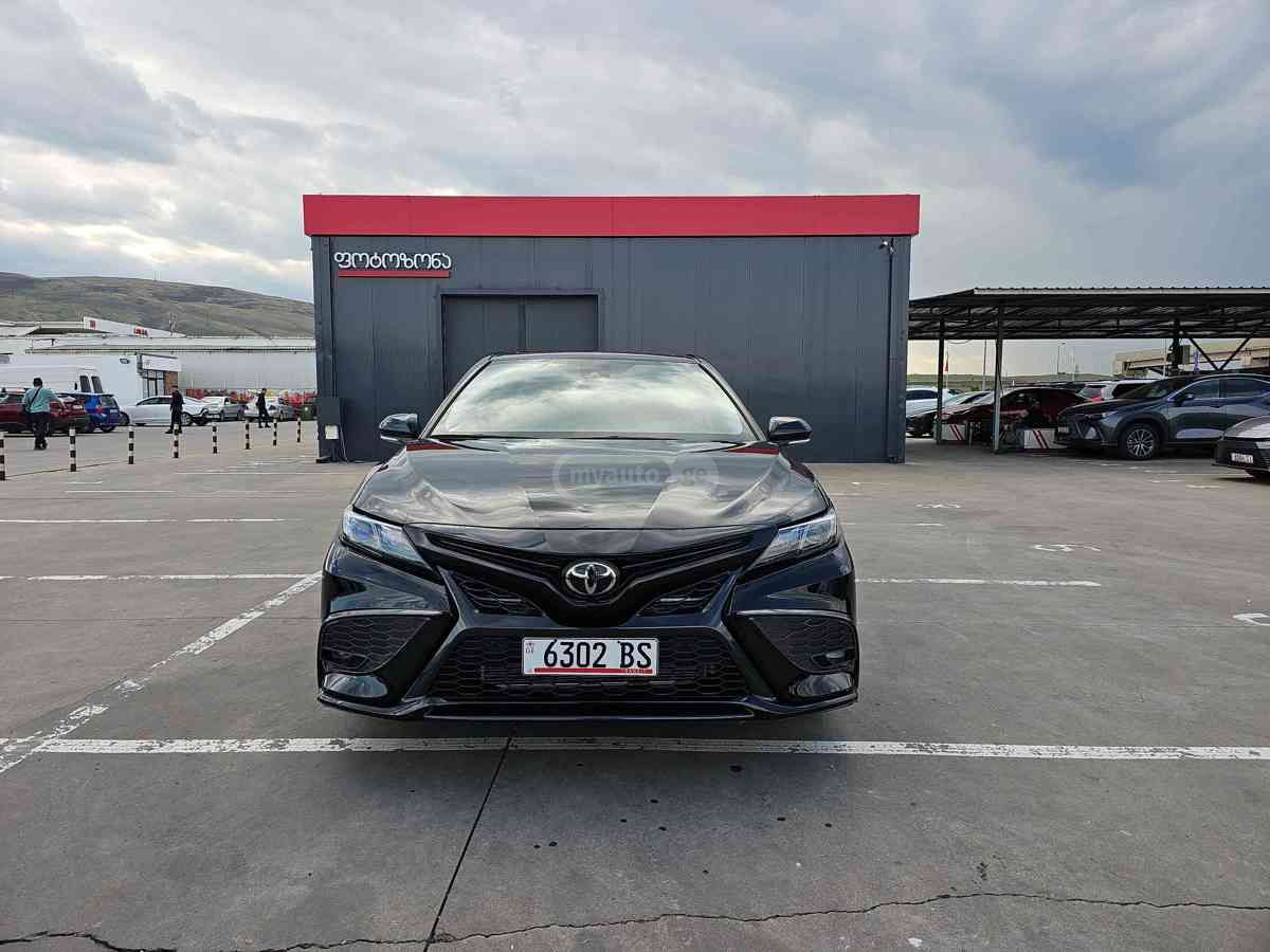 Toyota Camry 2023 — photo 2