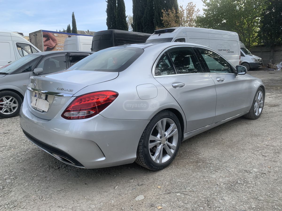 Mercedes-Benz C 300 2016 — photo 2