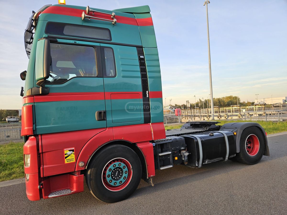 Isuzu TGX