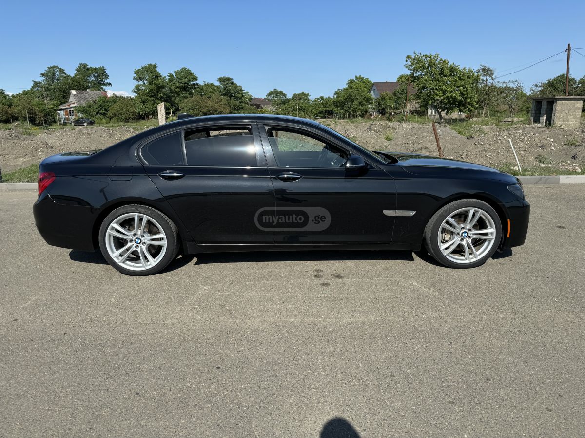 BMW 740 2013 — photo 2