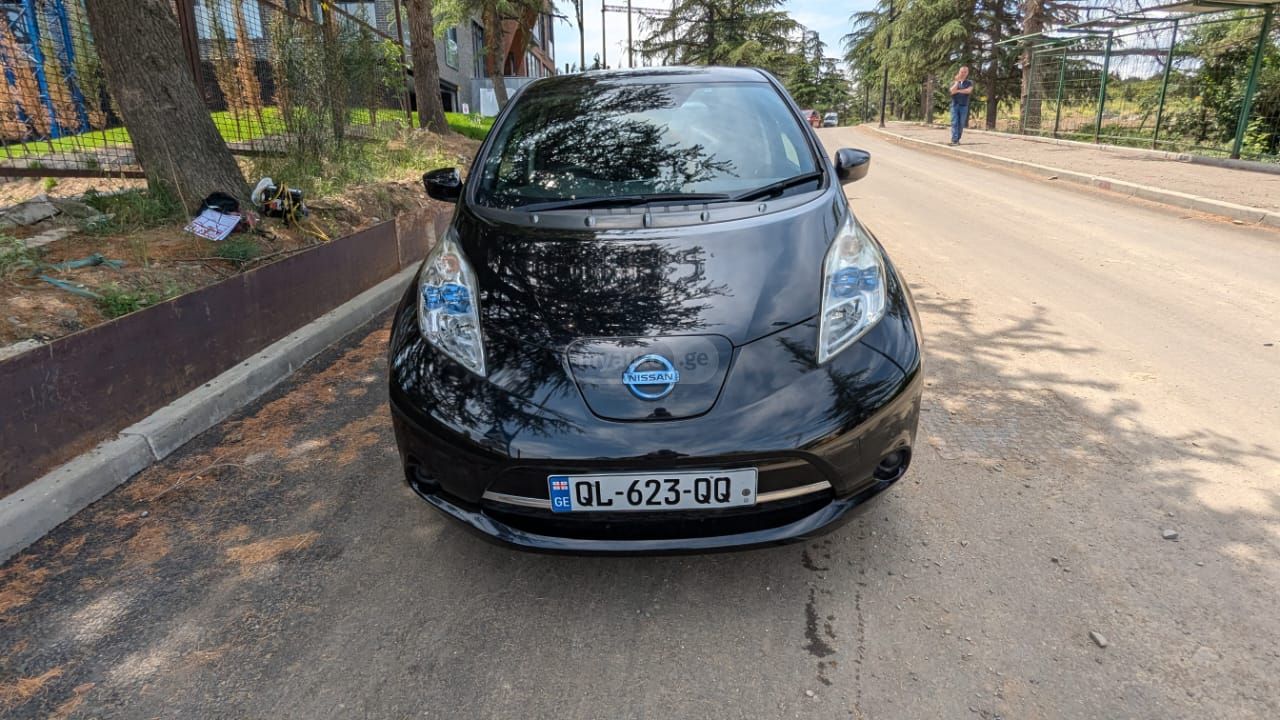Nissan Leaf 2015 — photo 2