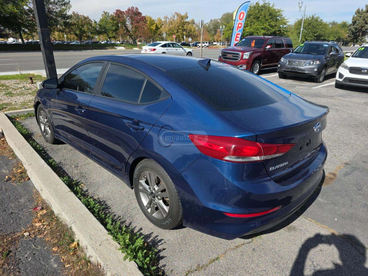 Hyundai Elantra 2018 — photo 2