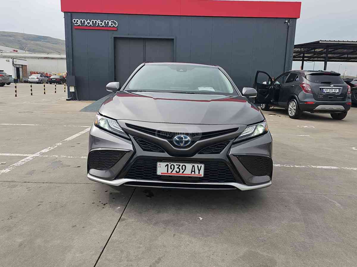 Toyota Camry 2023 — photo 2