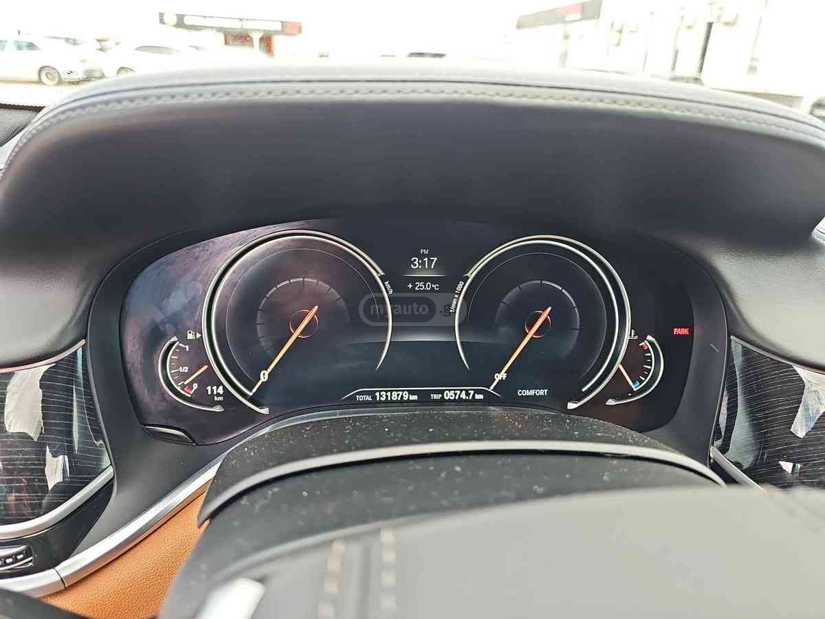 BMW 750 2019 — photo 2