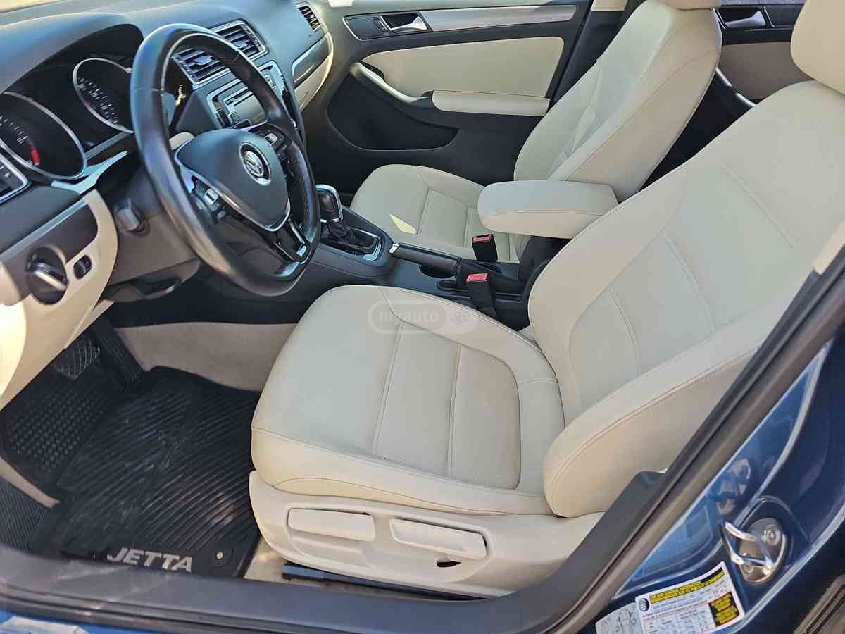 Volkswagen Jetta 2015 — photo 2