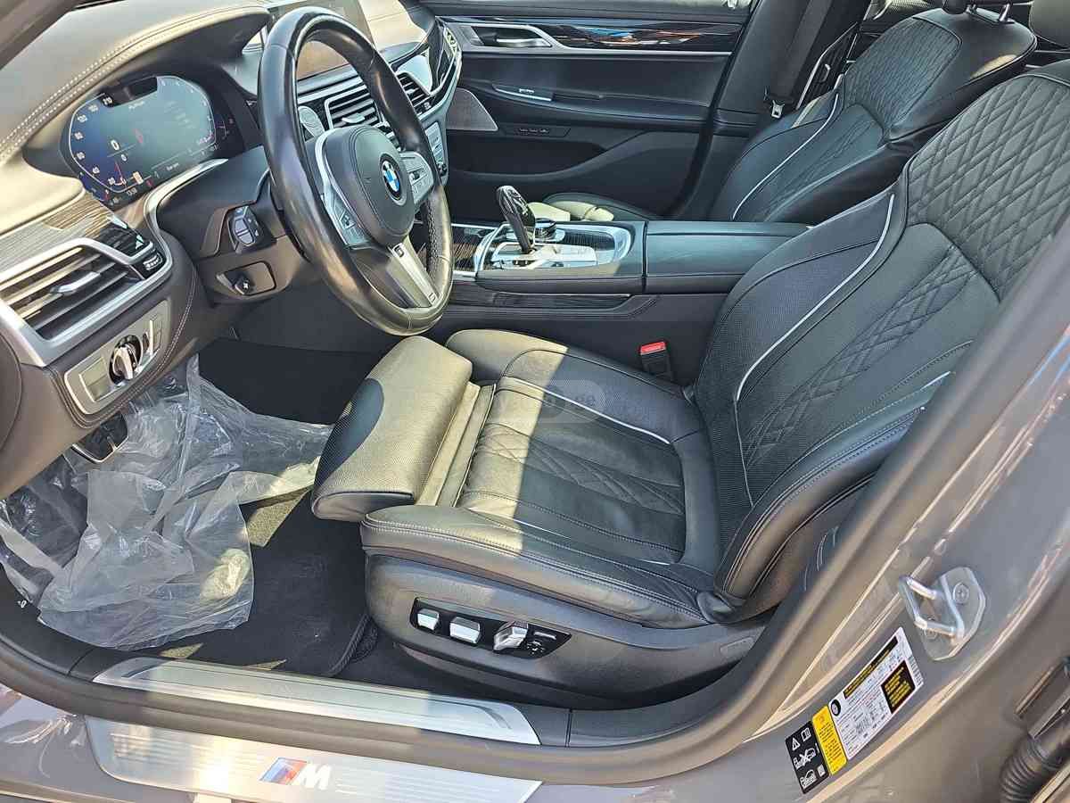 BMW 740 2021 — photo 2