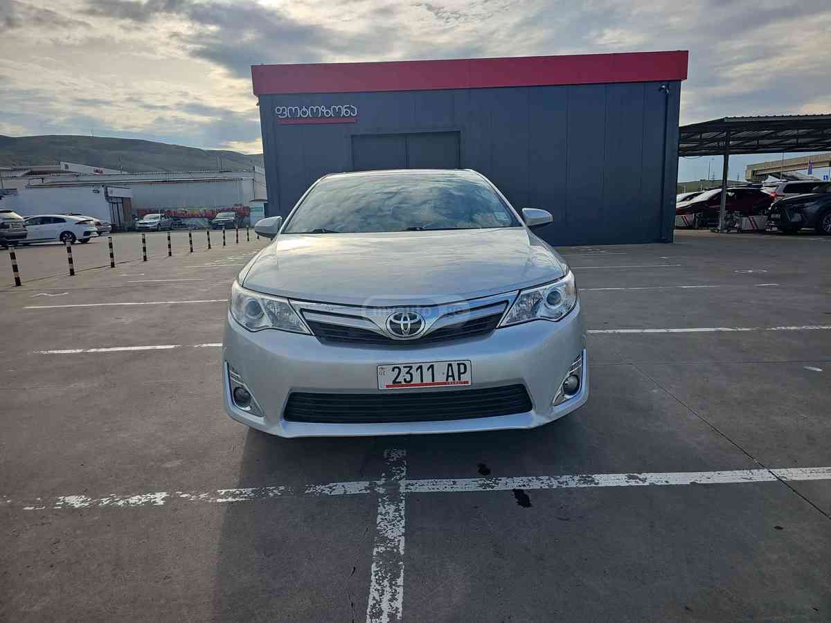 Toyota Camry 2015 — photo 2