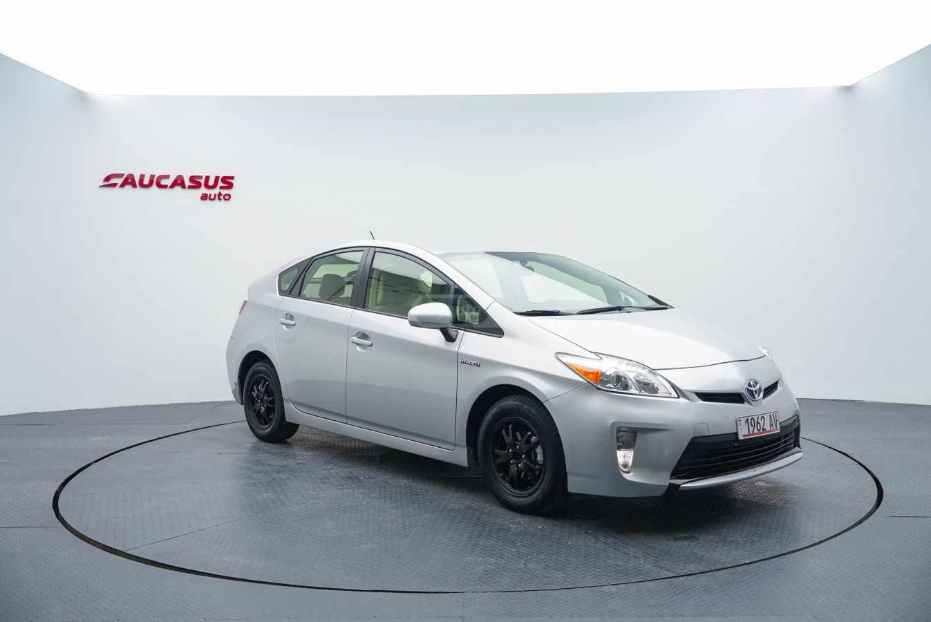Toyota Prius 2015 — photo 2
