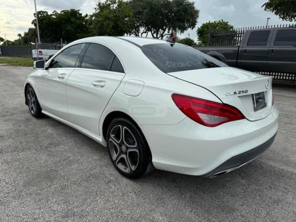 Mercedes-Benz CLA 250 2018 — photo 2