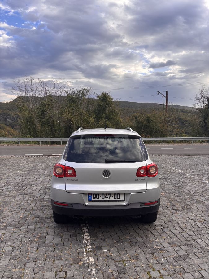 Volkswagen Tiguan 2010 — photo 2