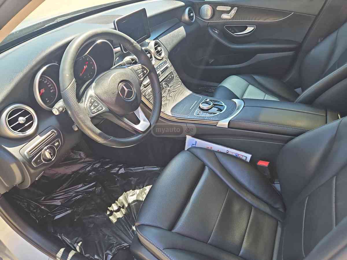 Mercedes-Benz C 300 2017 — photo 2