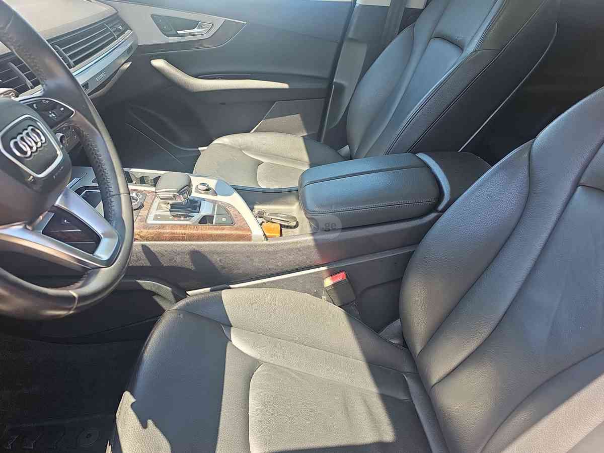 Audi Q7 2019 — photo 2