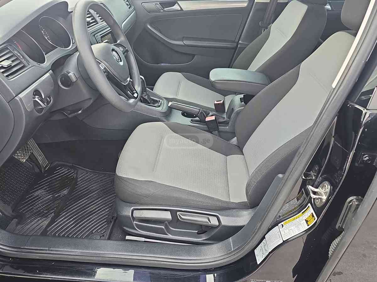Volkswagen Jetta 2017 — photo 2
