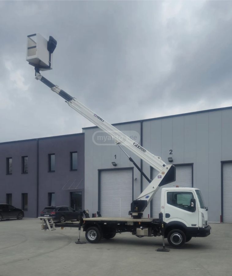 Nissan Cabstar 2018 — photo 2
