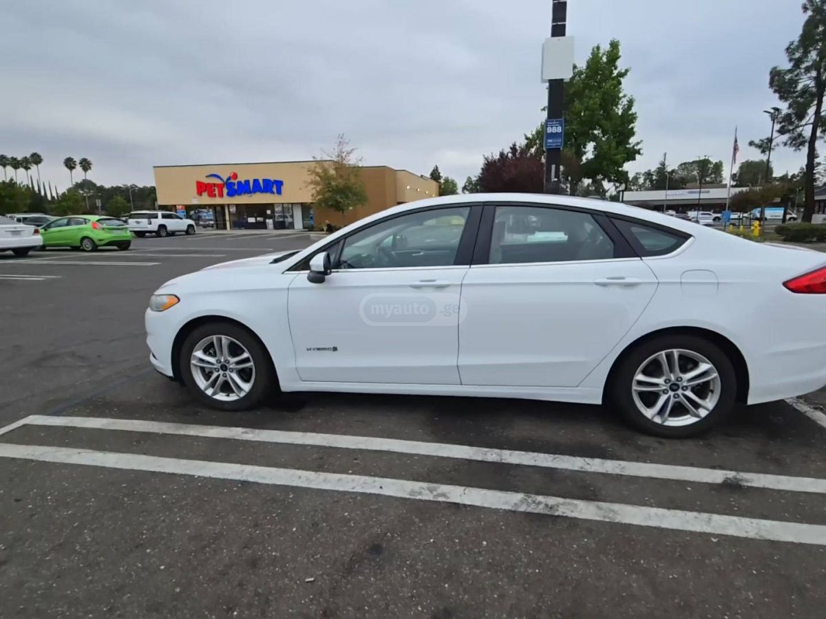 Ford Fusion 2018 — photo 2