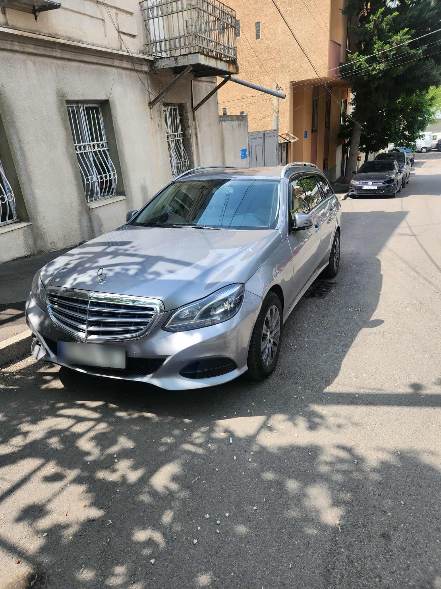 Mercedes-Benz E 200 2013 — photo 2