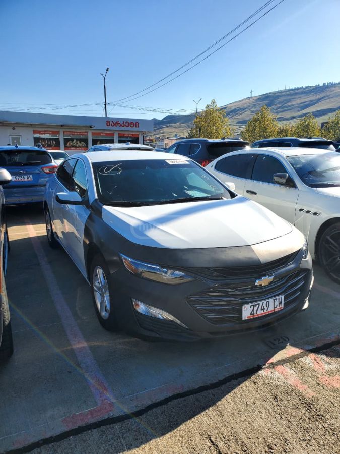Chevrolet Malibu 2021 — photo 2
