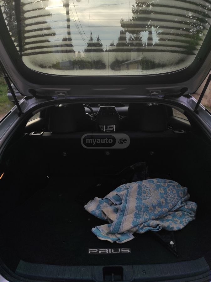 Toyota Prius 2016 — photo 2