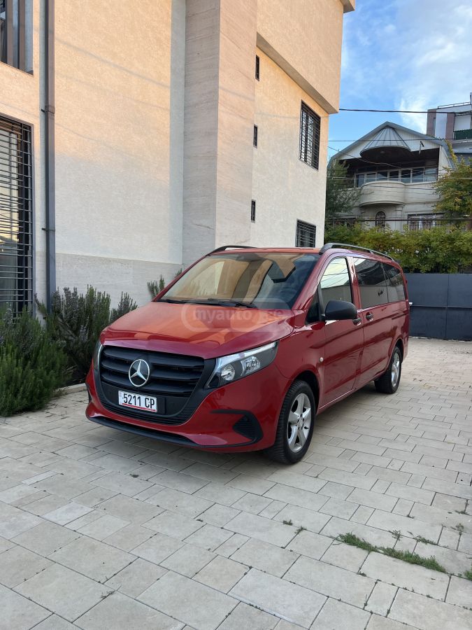 Mercedes-Benz Metris Passenger Van