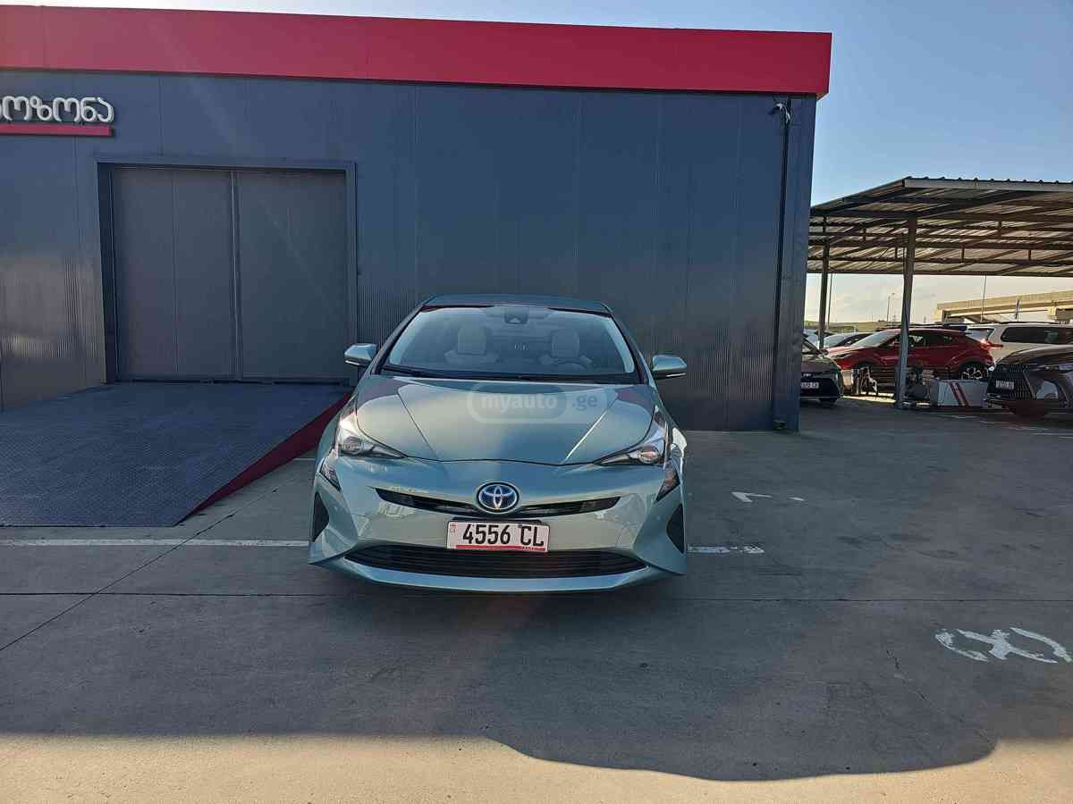 Toyota Prius 2017 — photo 2