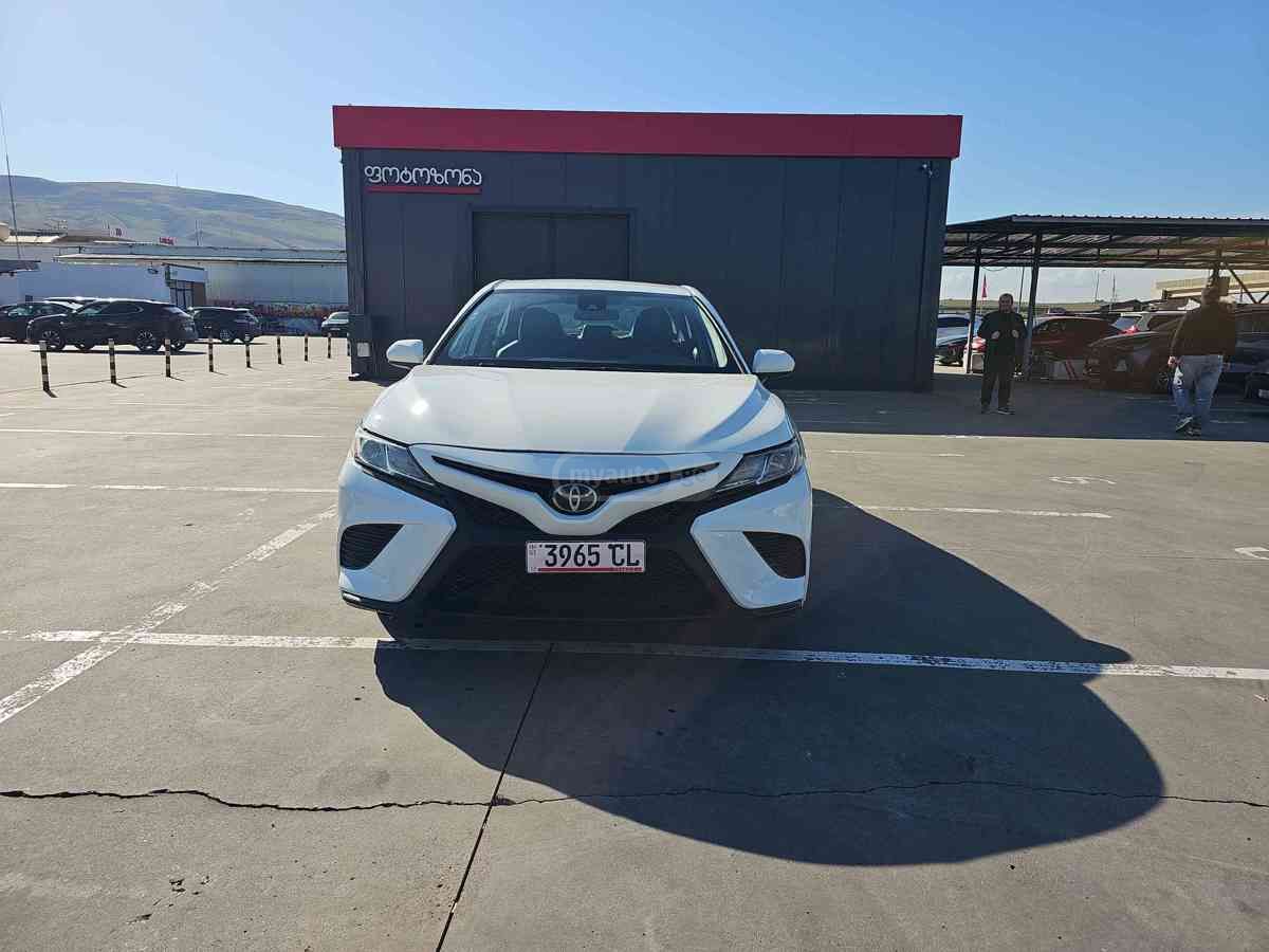 Toyota Camry 2020 — photo 2