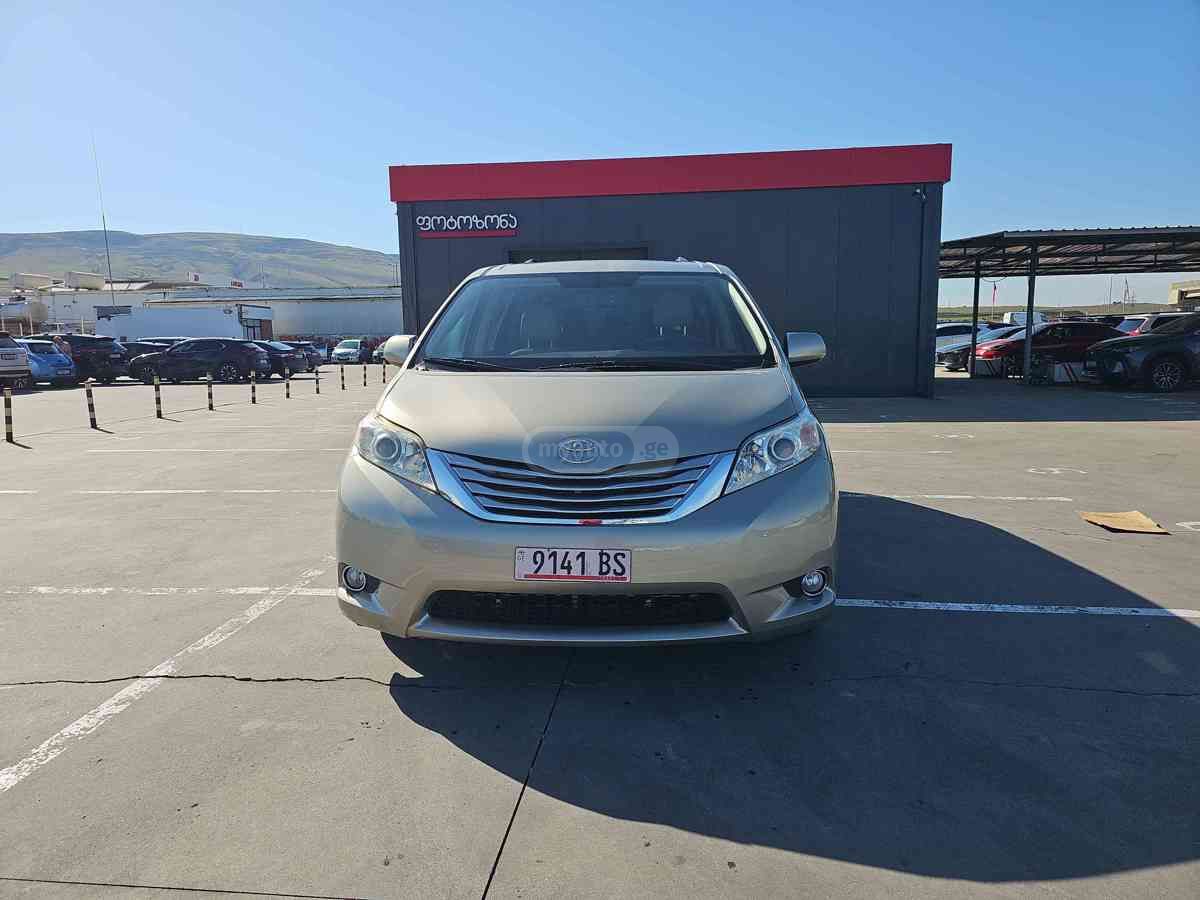 Toyota Sienna 2017 — photo 2
