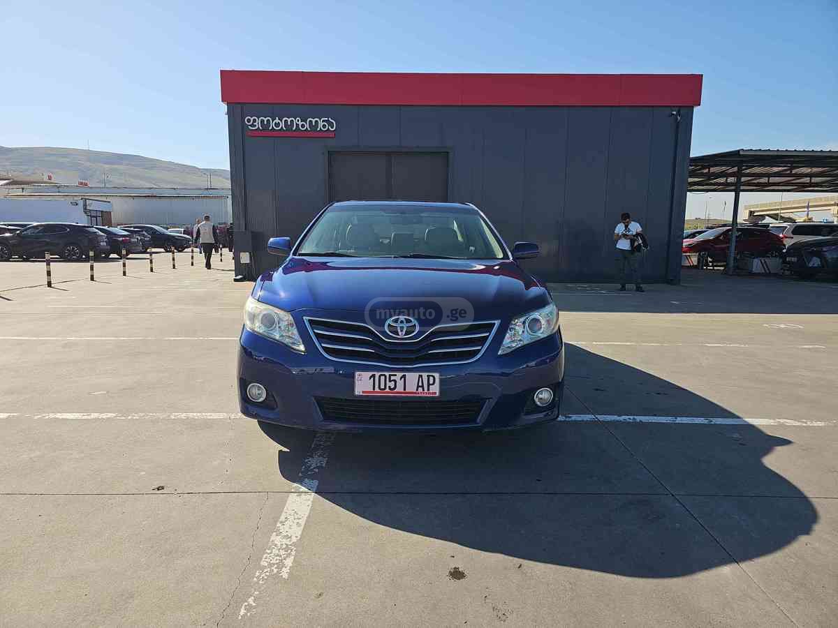 Toyota Camry 2011 — photo 2