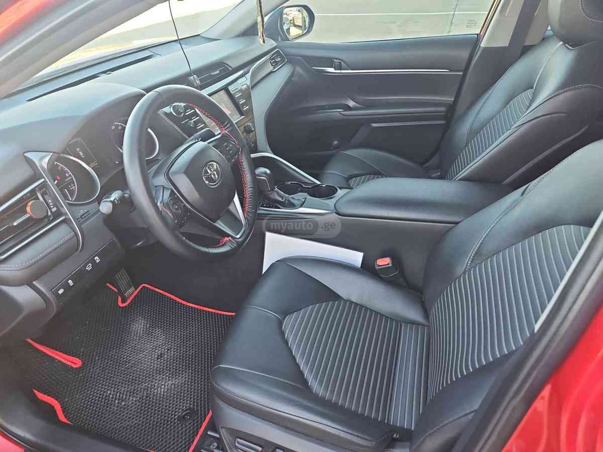Toyota Camry 2019 — photo 2