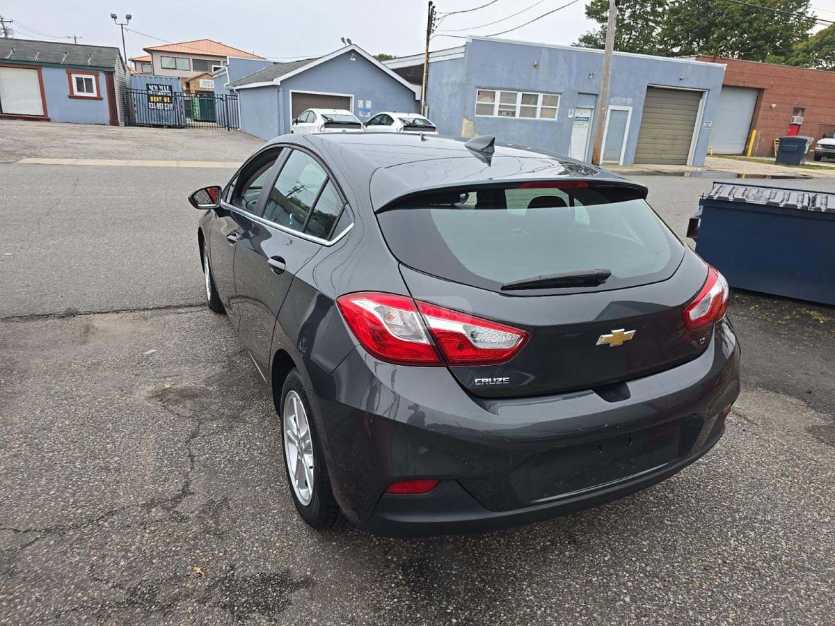Chevrolet Cruze 2018 — photo 2