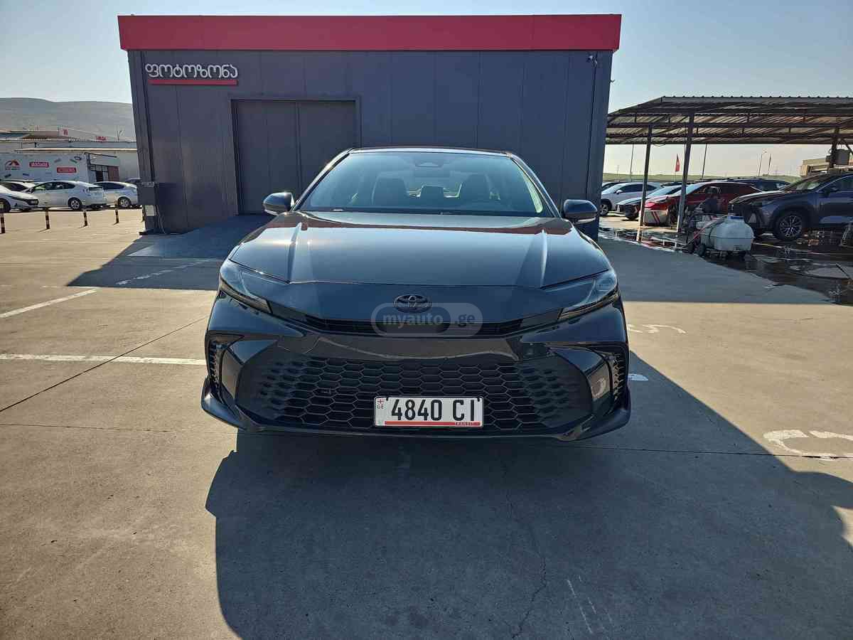 Toyota Camry 2025 — photo 2