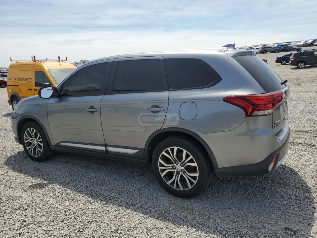 Mitsubishi Outlander 2017 — photo 2