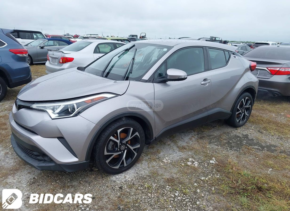 Toyota C-HR 2019 — photo 2