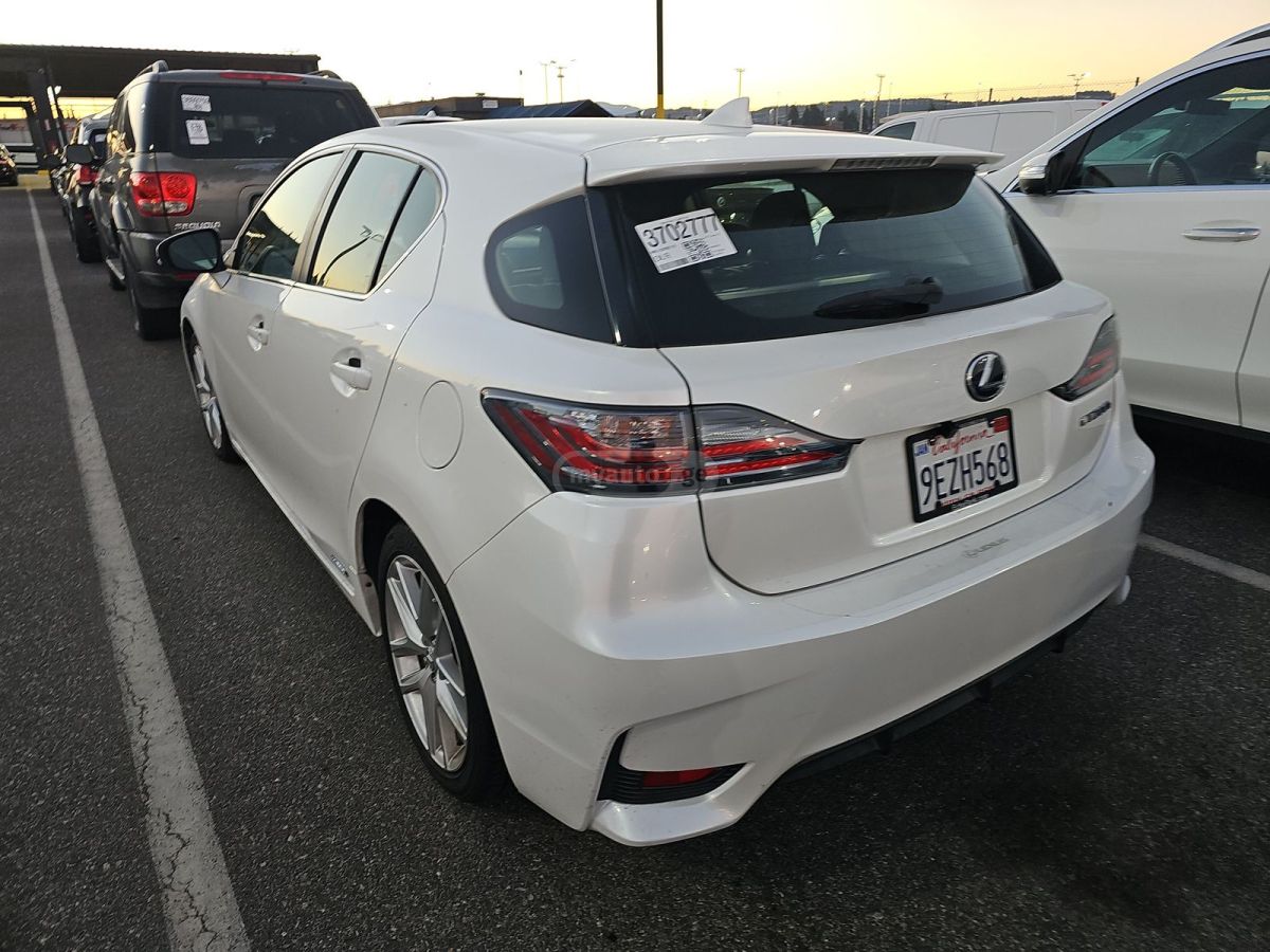Lexus CT 200 h 2017 — photo 2