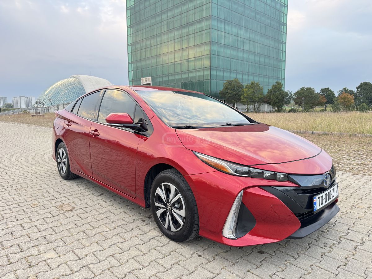 Toyota Prius 2017 — photo 2