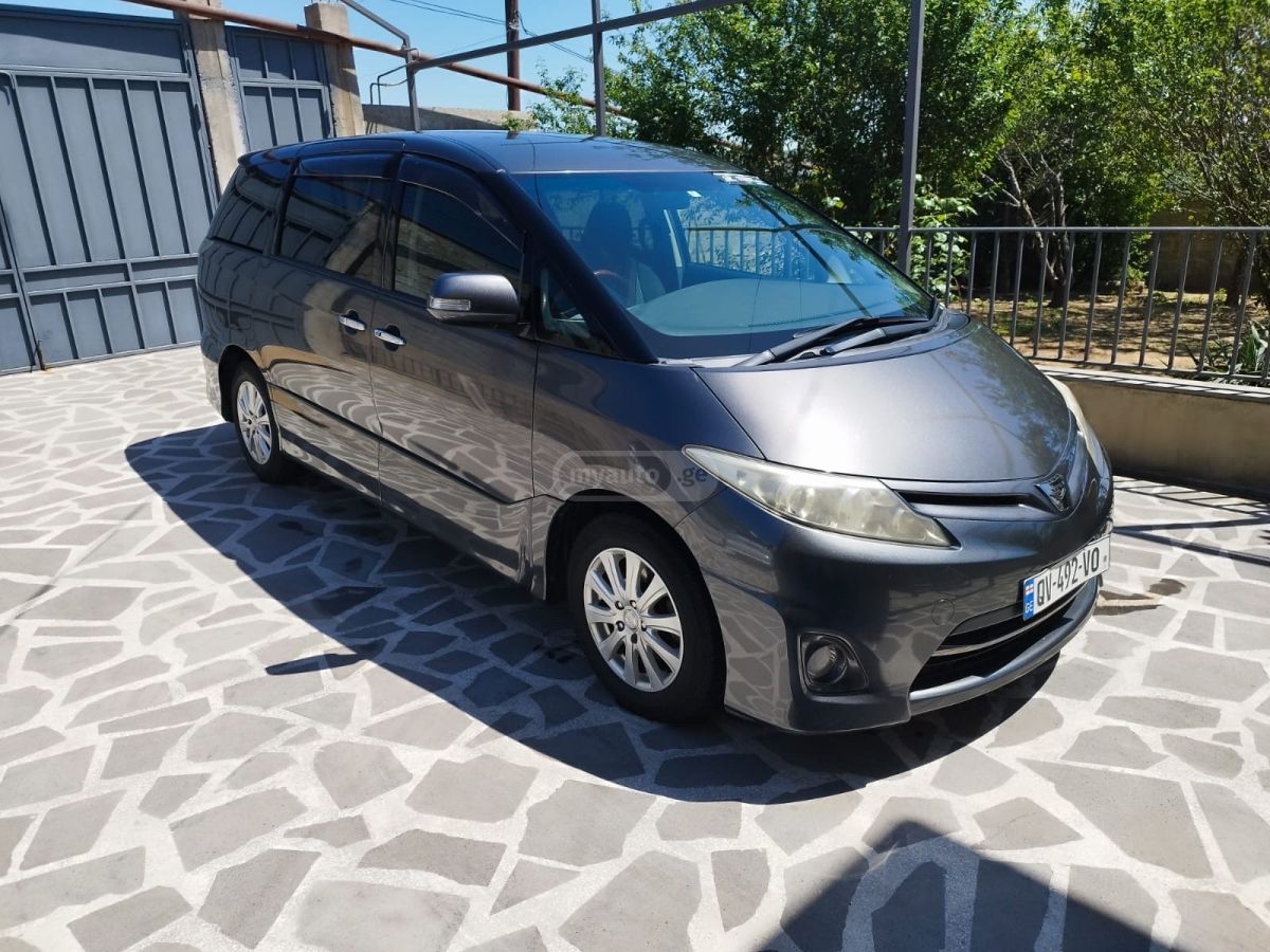 Toyota Estima 2012 — photo 2