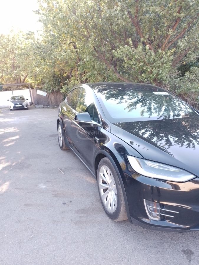 Tesla Model X 2017 — photo 2