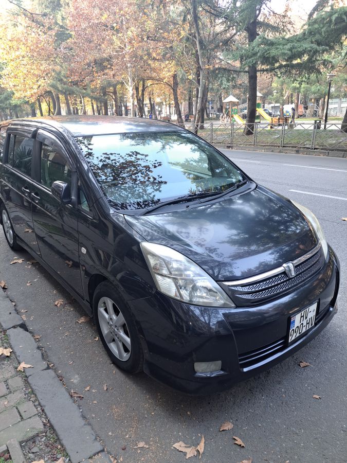 Toyota Isis