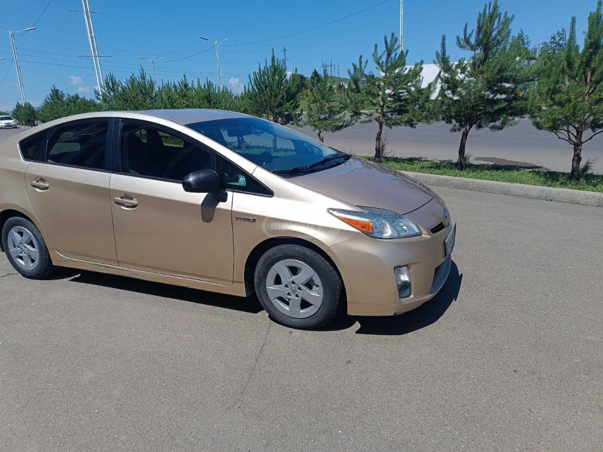 Toyota Prius 2010 — photo 2