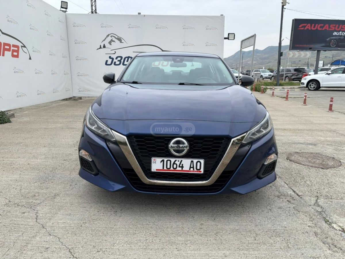 Nissan Altima 2022 — photo 2