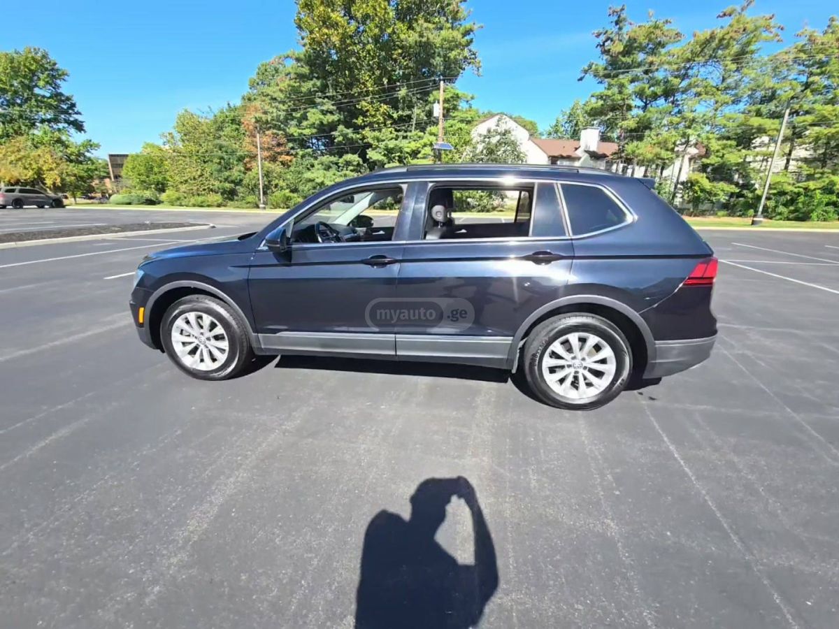 Volkswagen Tiguan 2018 — photo 2