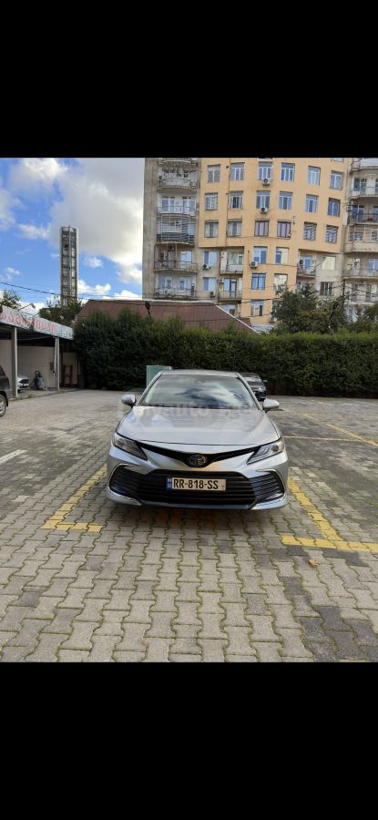 Toyota Camry 2021 — photo 2
