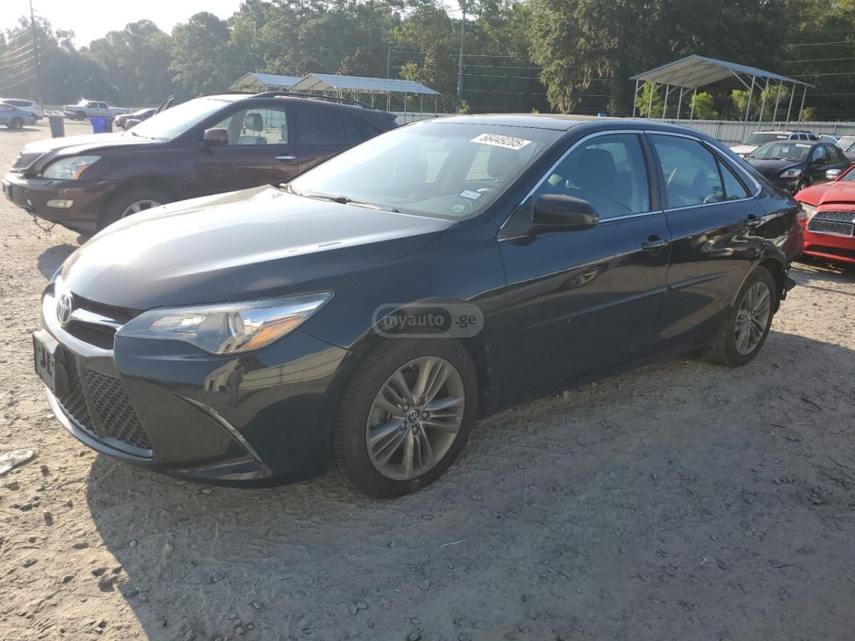 Toyota Camry 2015 — photo 2