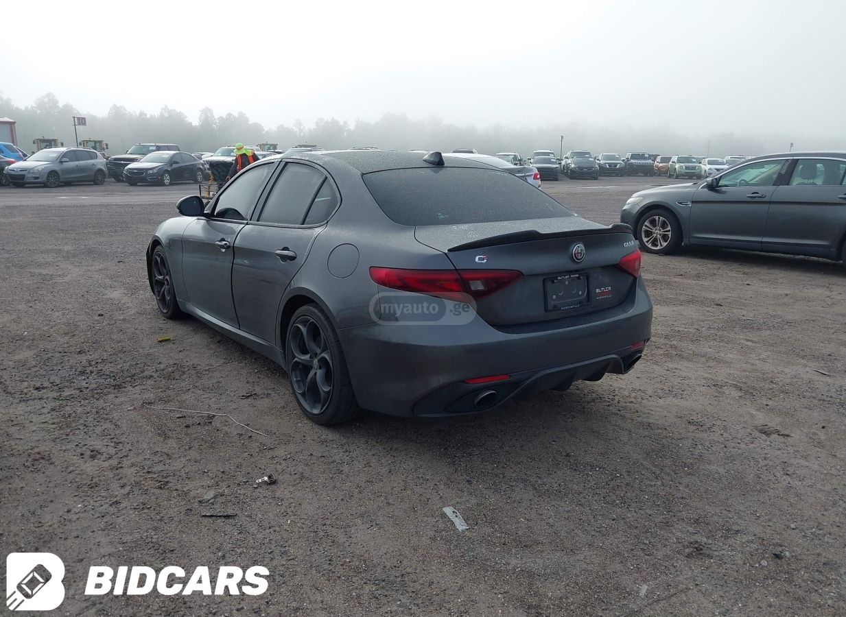 Alfa Romeo Giulia 2017 — photo 2