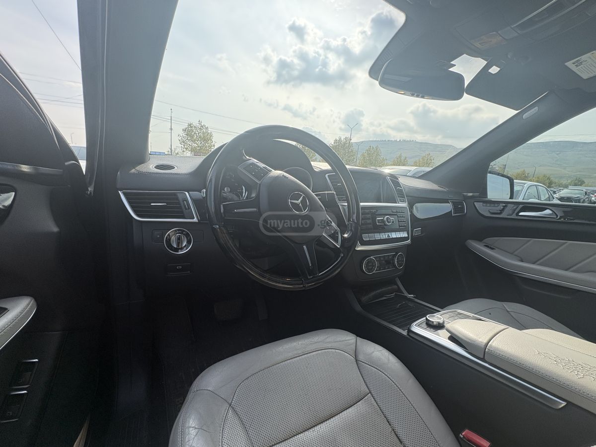 Mercedes-Benz GL 550 2015 — photo 2