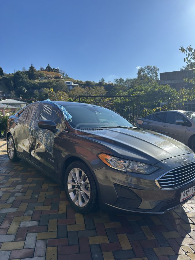 Ford Fusion 2019 — photo 2